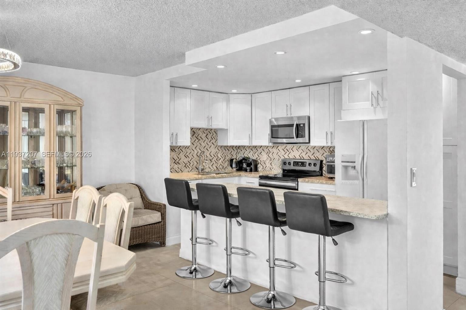 Condo 3BR 2BA - 20401 NE 30th Ave, Aventura, FL