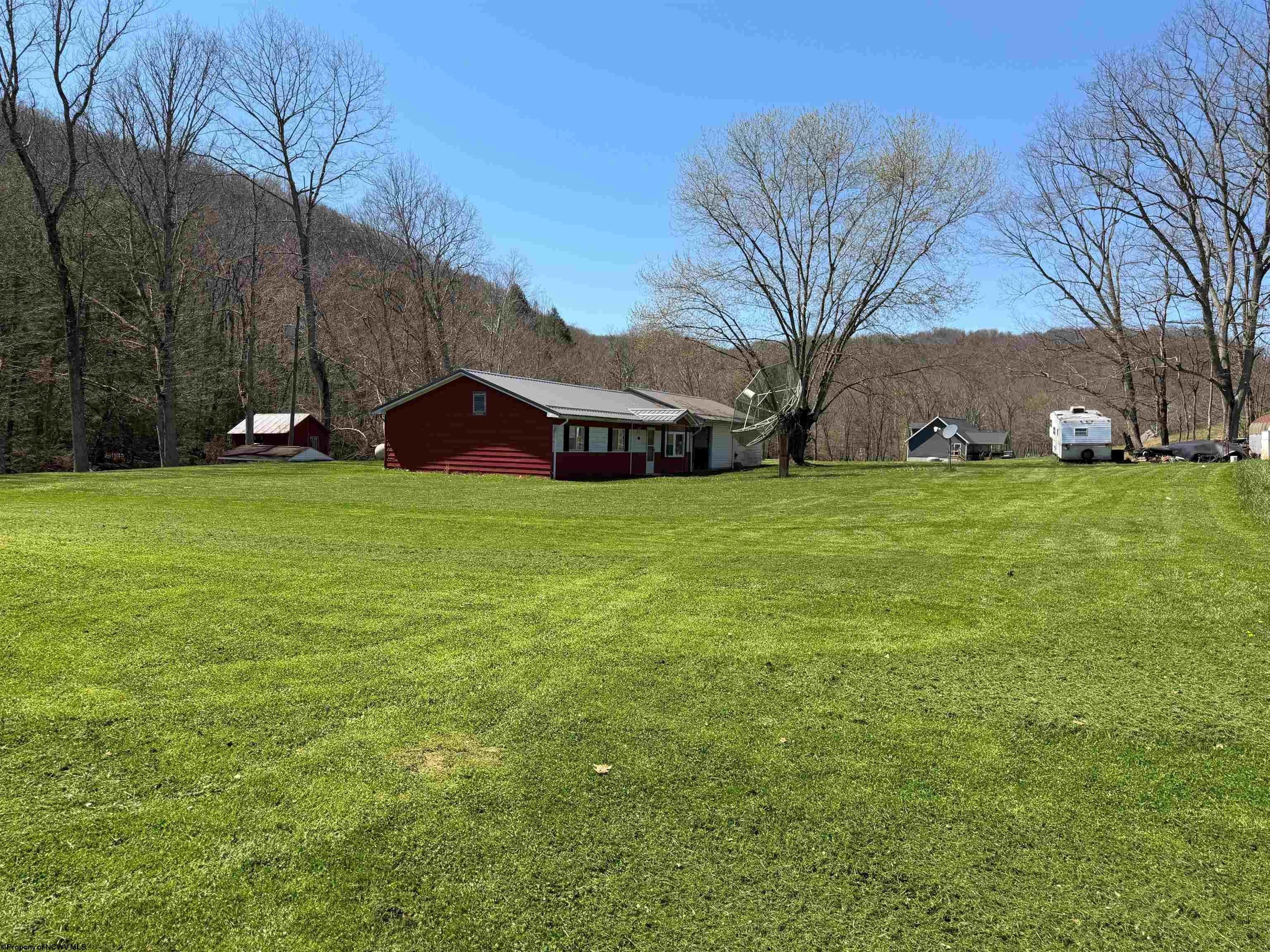 Single Family 3BR 1BA - 69 Community Center Lane, Moatsville, WV