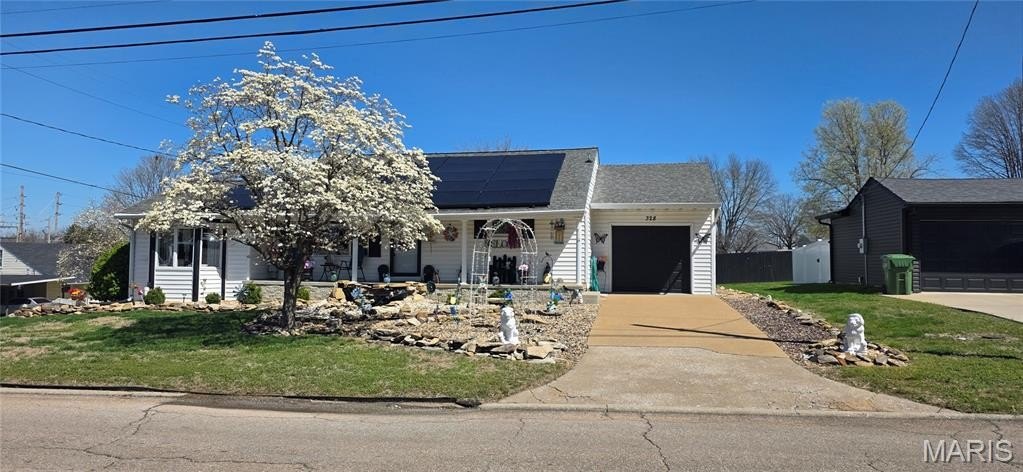 Single Family 3BR 1BA - 328 Van Zant Street, Chester, IL
