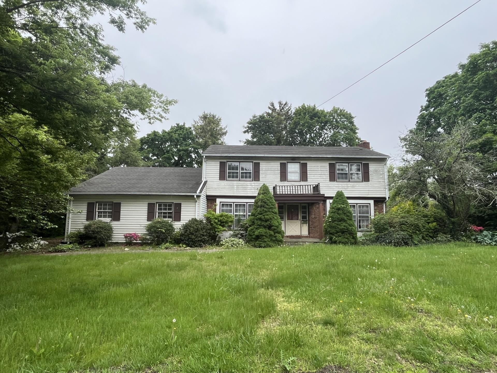 Single Family 4BR 3BA - 8 Bay Place, Huntington, NY
