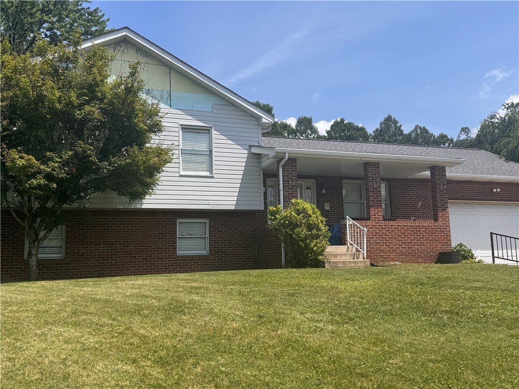Single Family 3BR 3BA - 1308 Mckinley Dr, Jefferson Hills, PA