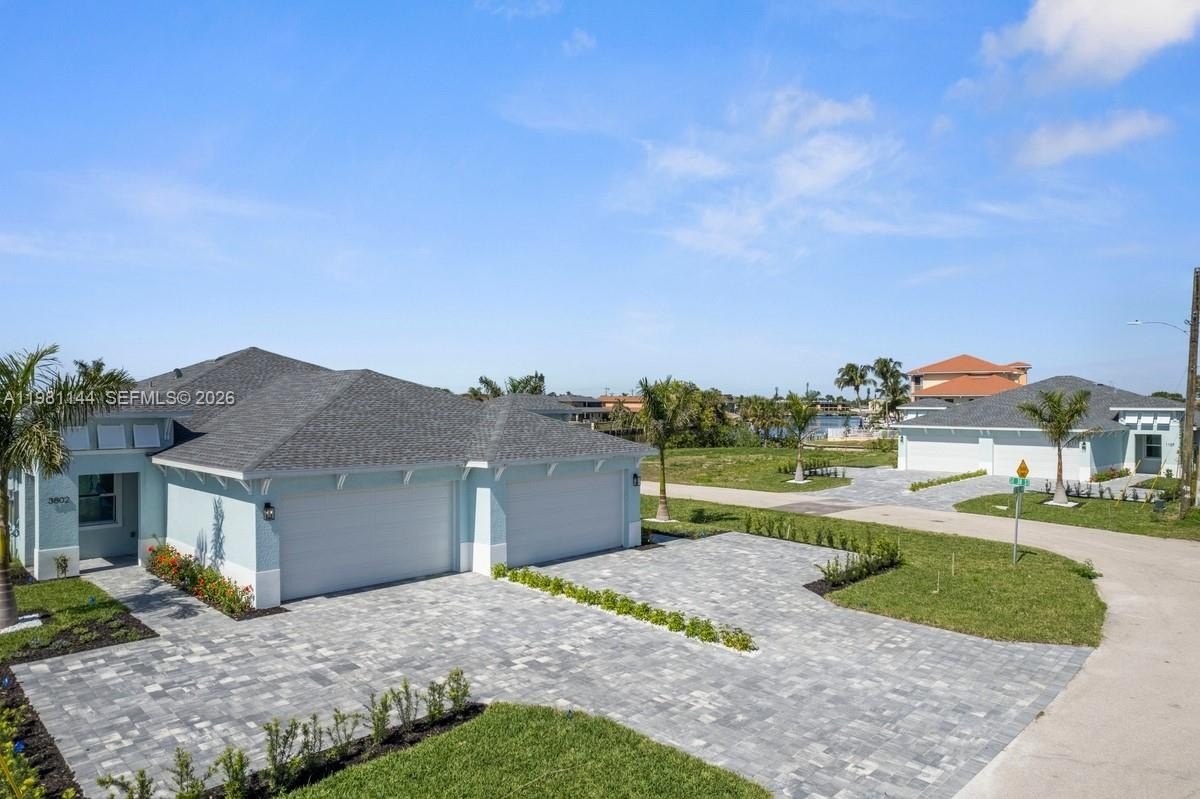 1105 SE 38 St  