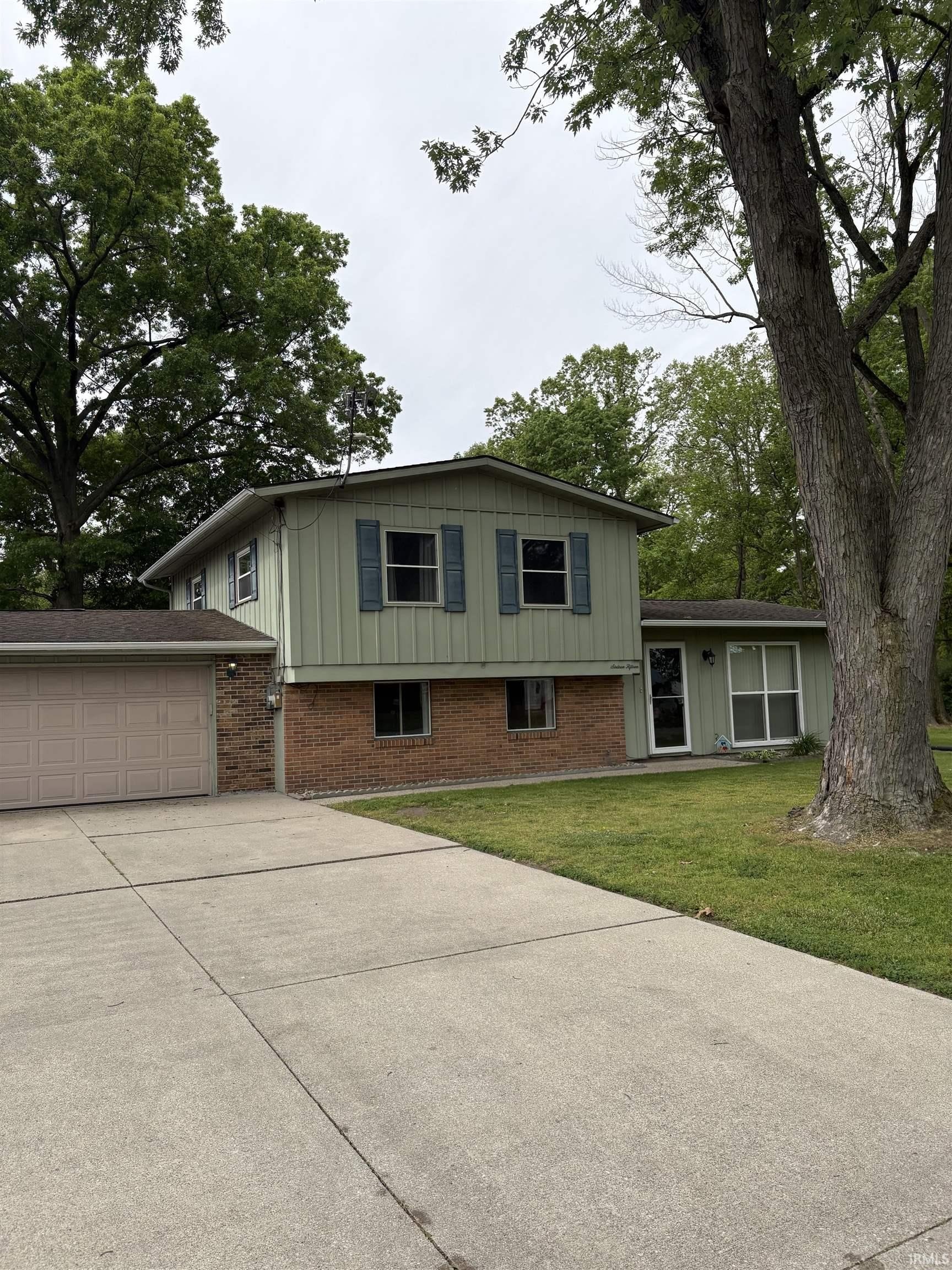 Single Family 4BR 2BA - 1615 Cedar Street, Elkhart, IN