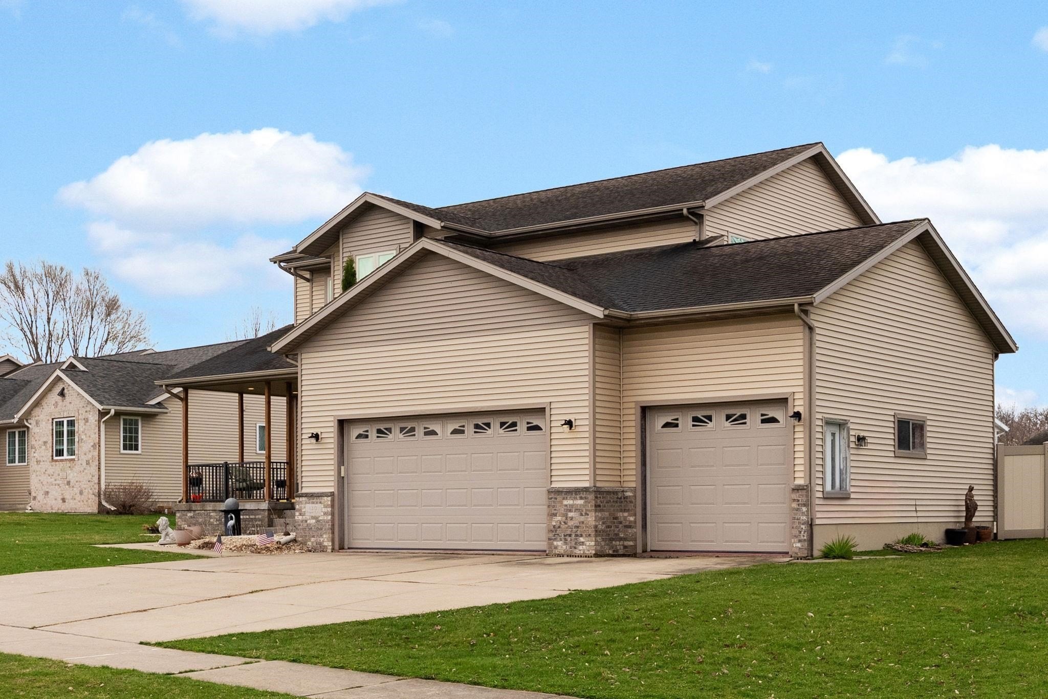 Single Family 4BR 4BA - 130 Potomac Place, Oregon, WI