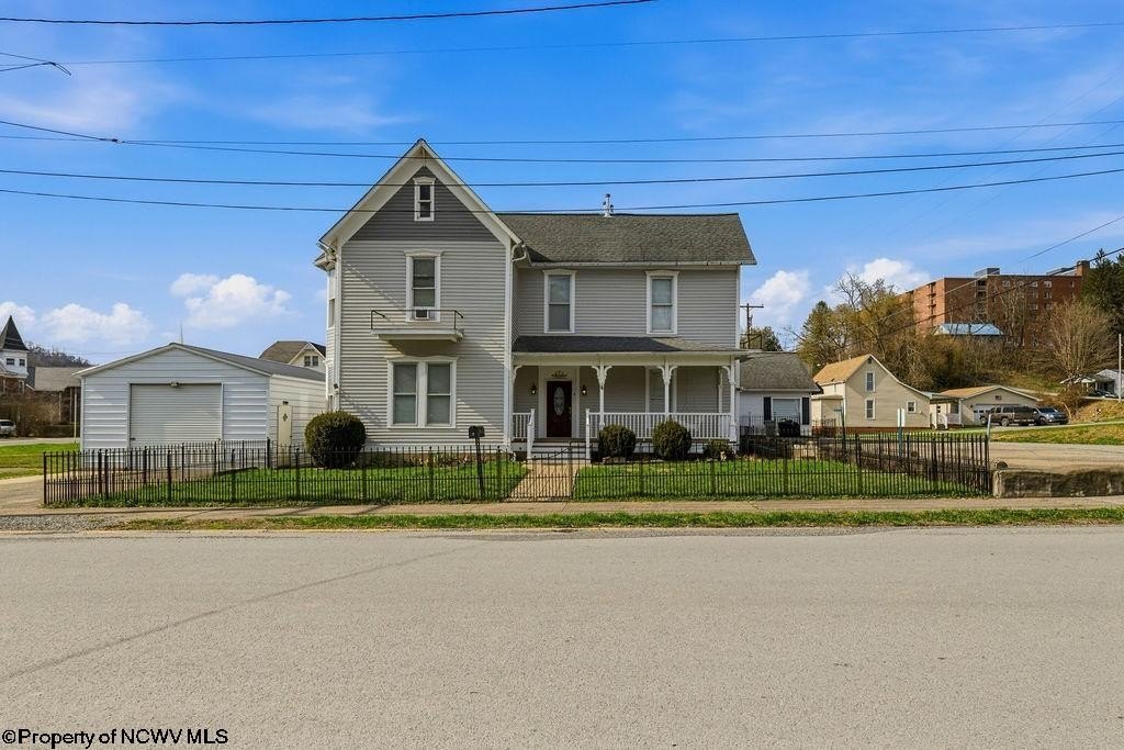 Single Family 4BR 3BA - 7 College Street, Glenville, WV