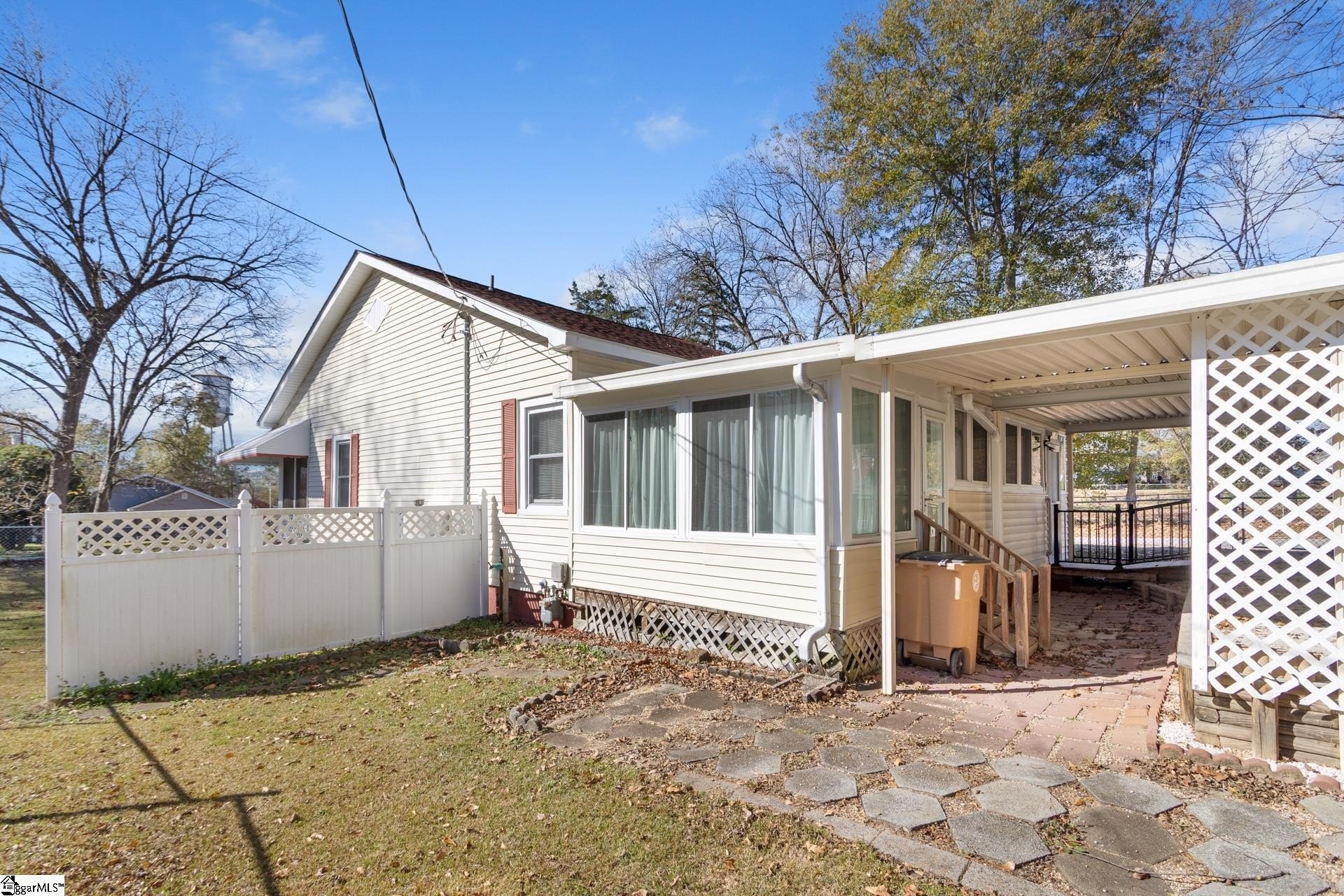 Single Family 2BR 1BA - 201 McDonald Street, Whitmire, SC
