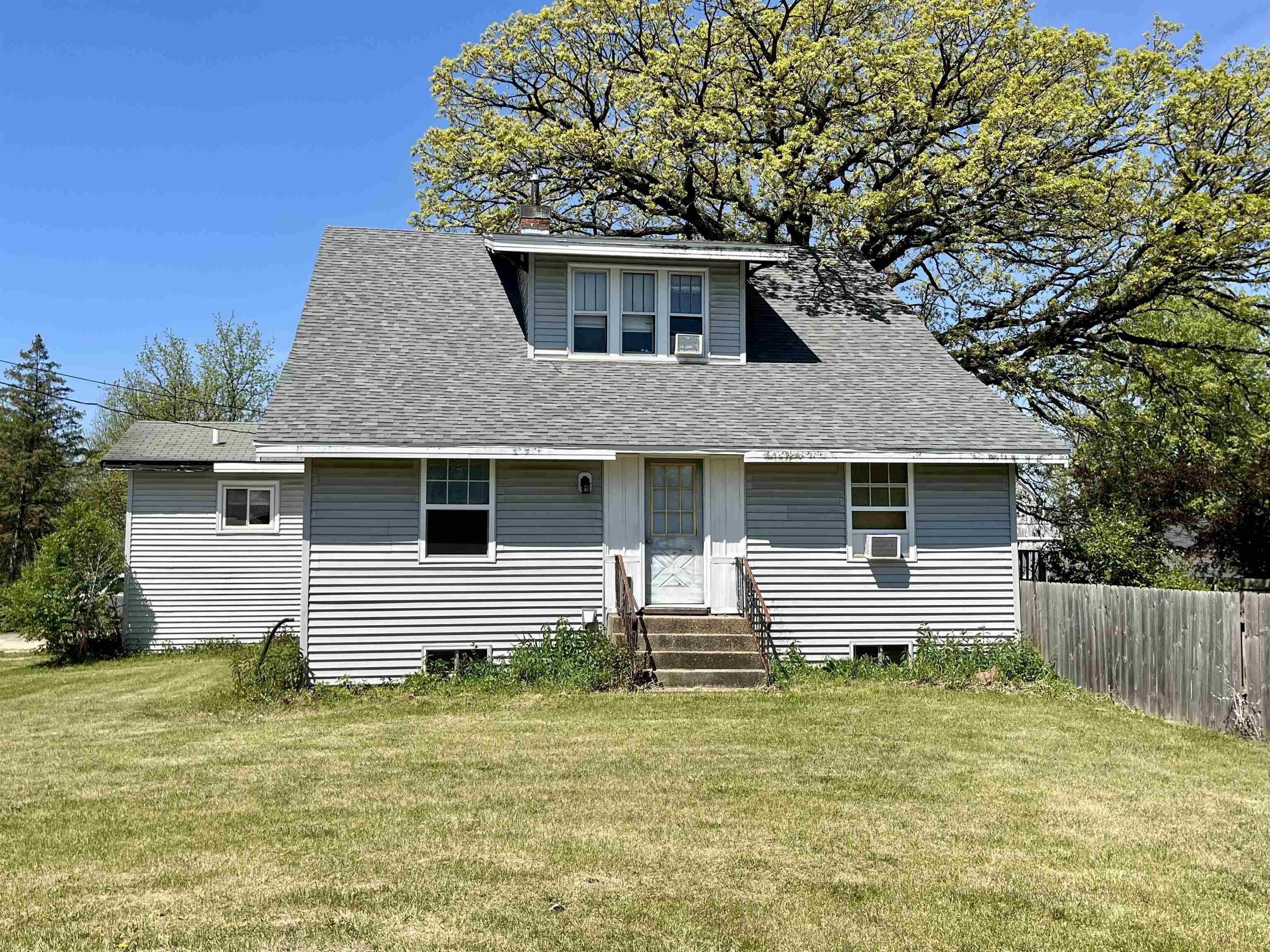 Single Family 4BR 2BA - 28878 County Road B, Lone Rock, WI