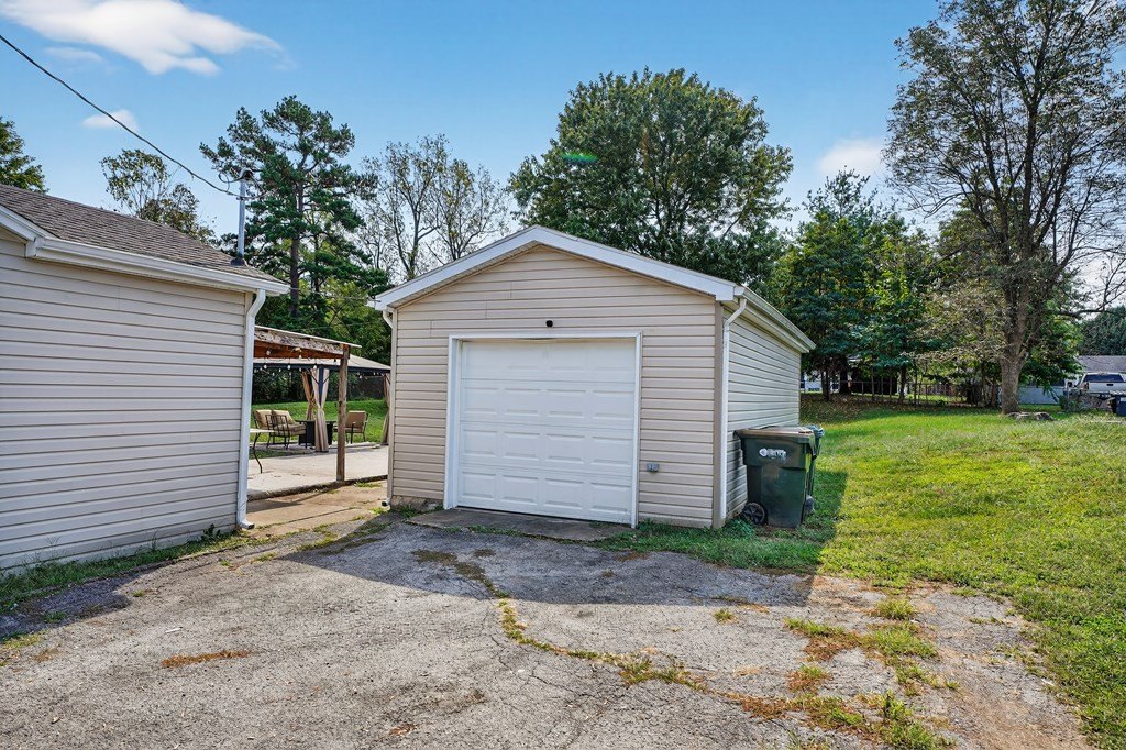 Single Family 3BR 3BA - 756  W Center, Madisonville, KY