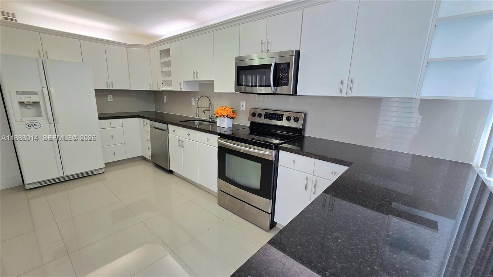 Condo 2BR 2BA - 18051 Biscayne Blvd, North Miami Beach, FL