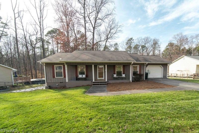 Single Family 3BR 2BA - 6148 Brinkley Park Drive, Belews Creek, NC