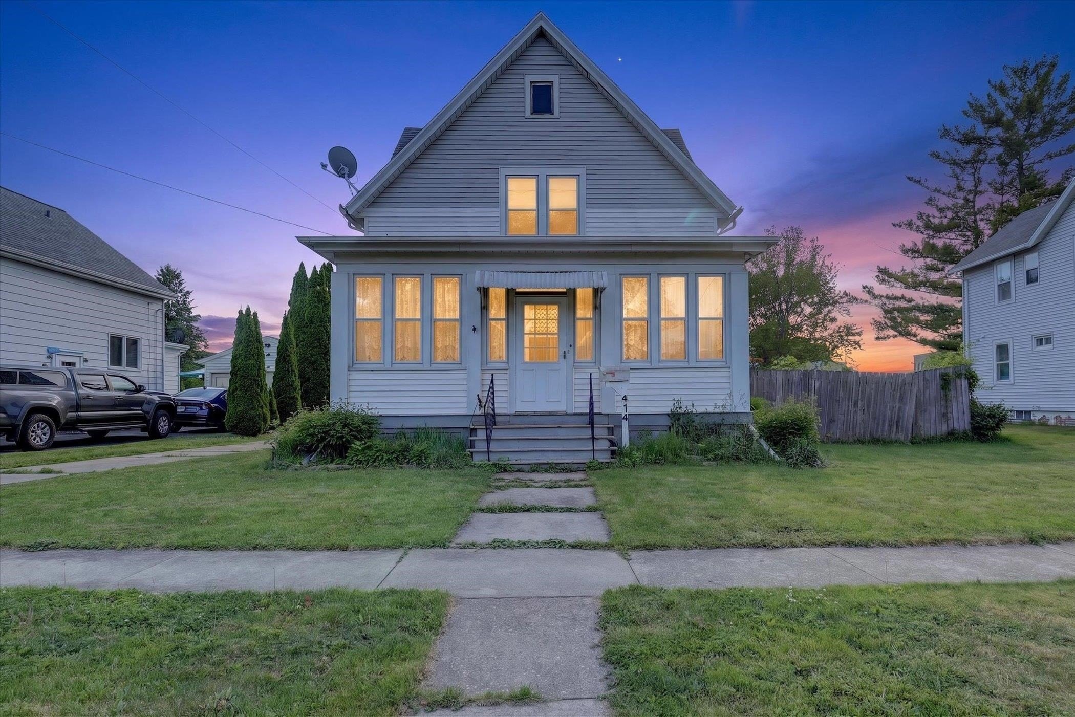 Single Family 3BR 2BA - 414 N Monroe Street, Watertown, WI