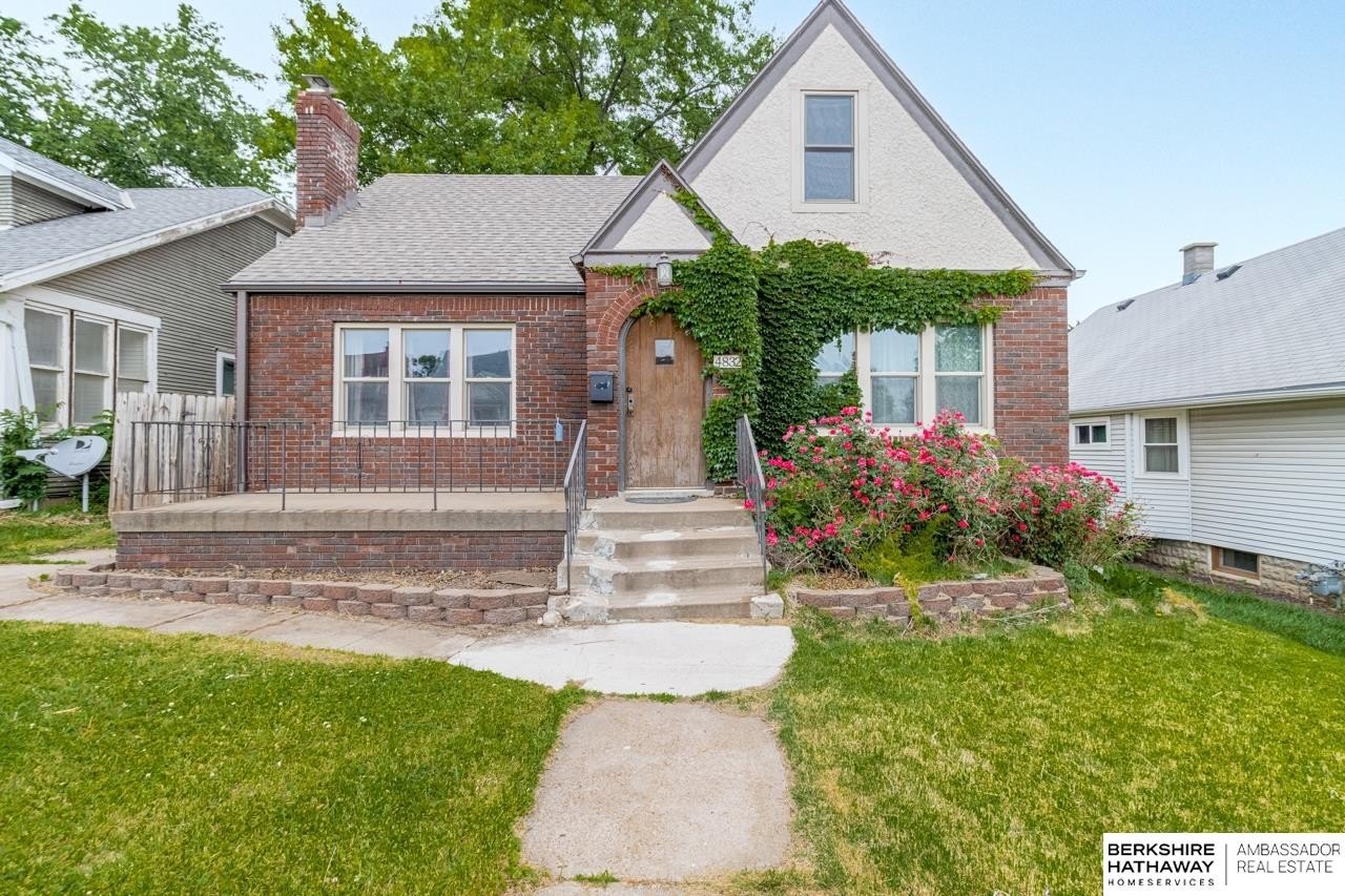 Single Family 4BR 2BA - 4832 Erskine Street, Omaha, NE