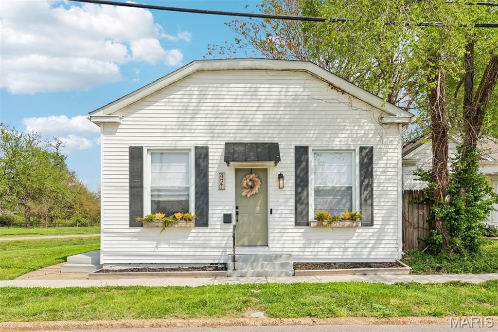 Single Family 2BR 1BA - 421 Wolf Street, Edwardsville, IL