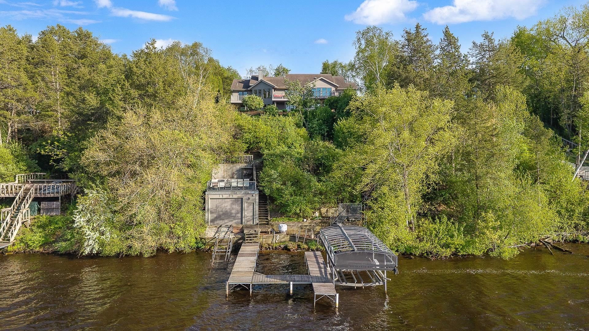 Single Family 4BR 3BA - W14198 Selwood Drive, Prairie Du Sac, WI