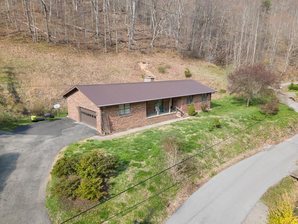 Single Family 3BR 2BA - 1027 Harolds Branch, Pikeville, KY