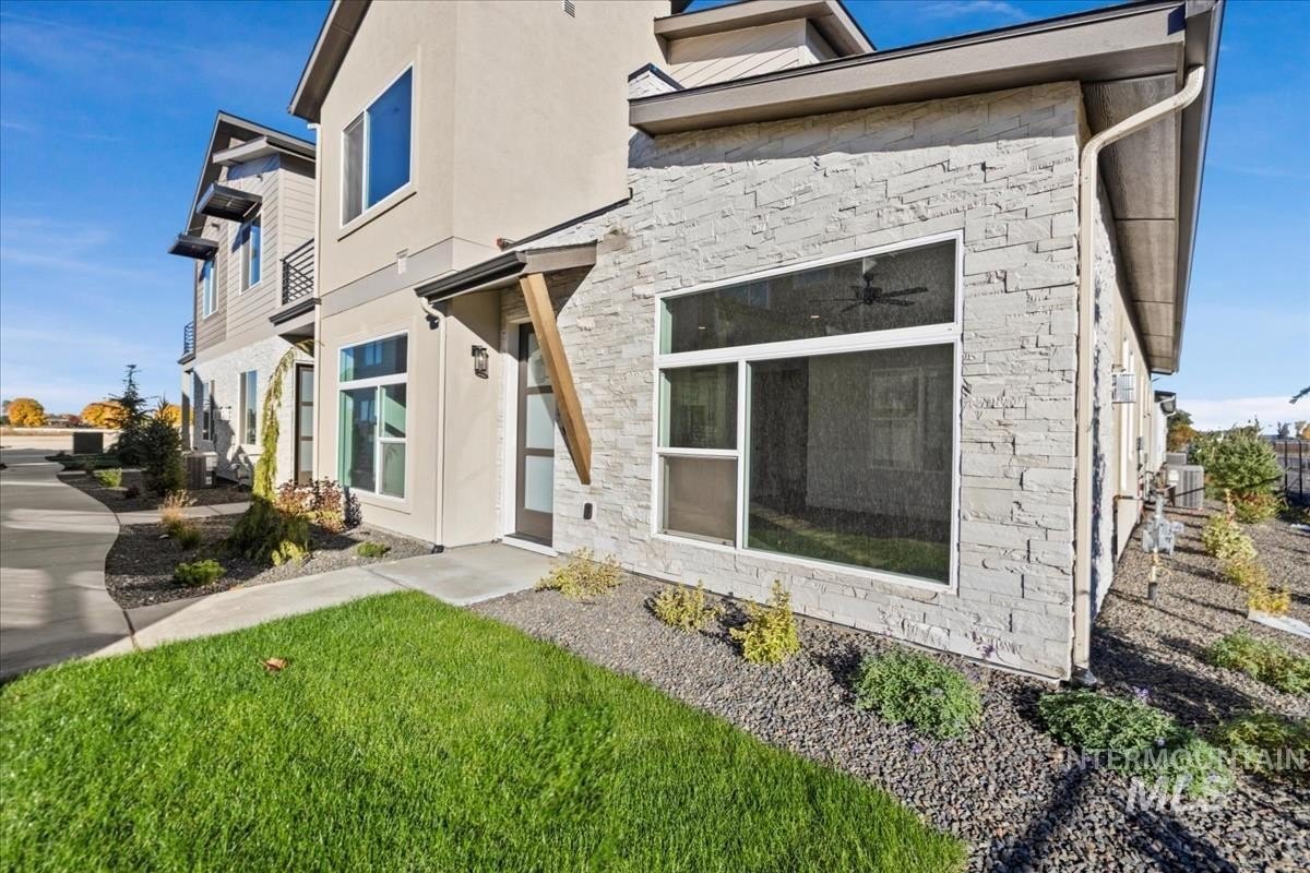 Single Family 3BR 3BA - 728 S Calhoun Ln, Star, ID