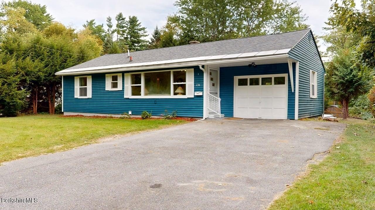 Single Family 4BR 2BA - 136 Sand Springs Rd, Williamstown, MA