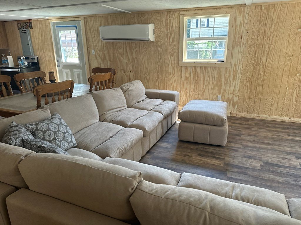 Single Family 4BR 1BA - 60 Woodward Avenue, PINEVILLE, WV