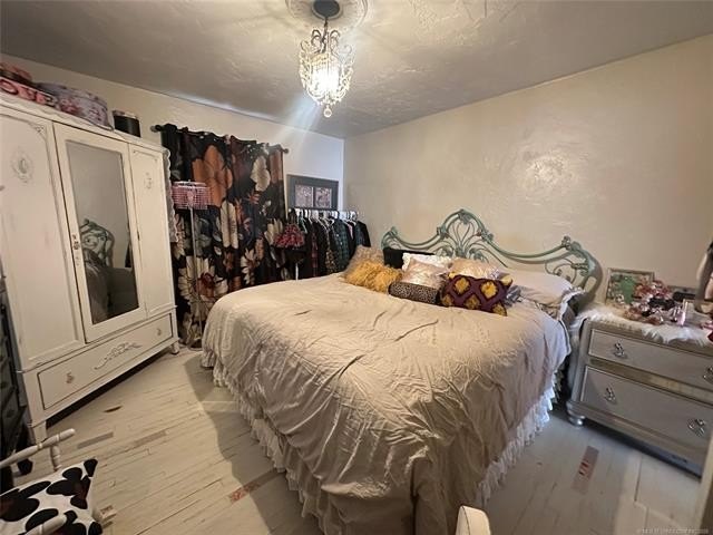 900 W 10th St  