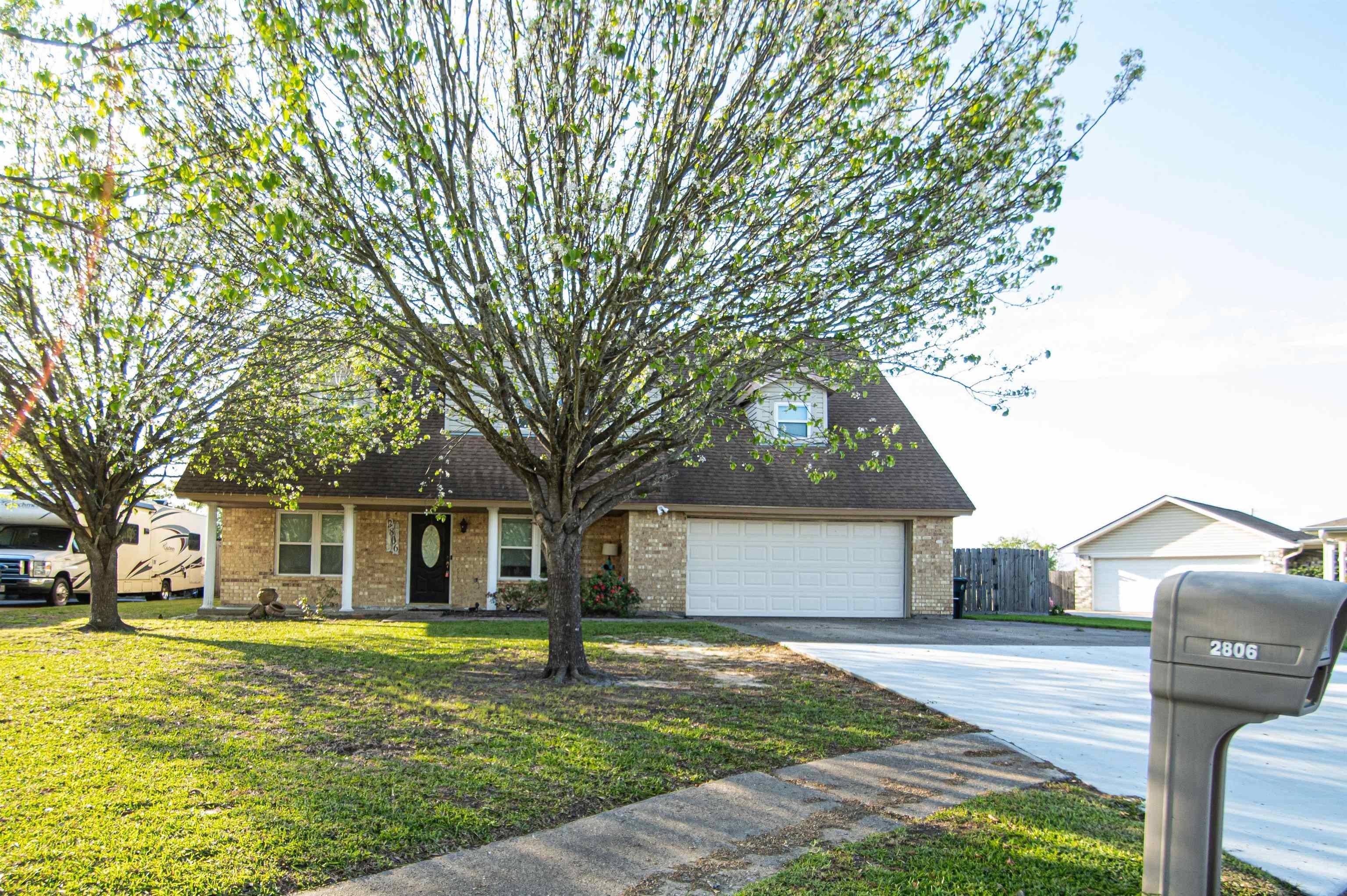 Single Family 4BR 2BA - 2806 Round Tower, Port Neches, TX