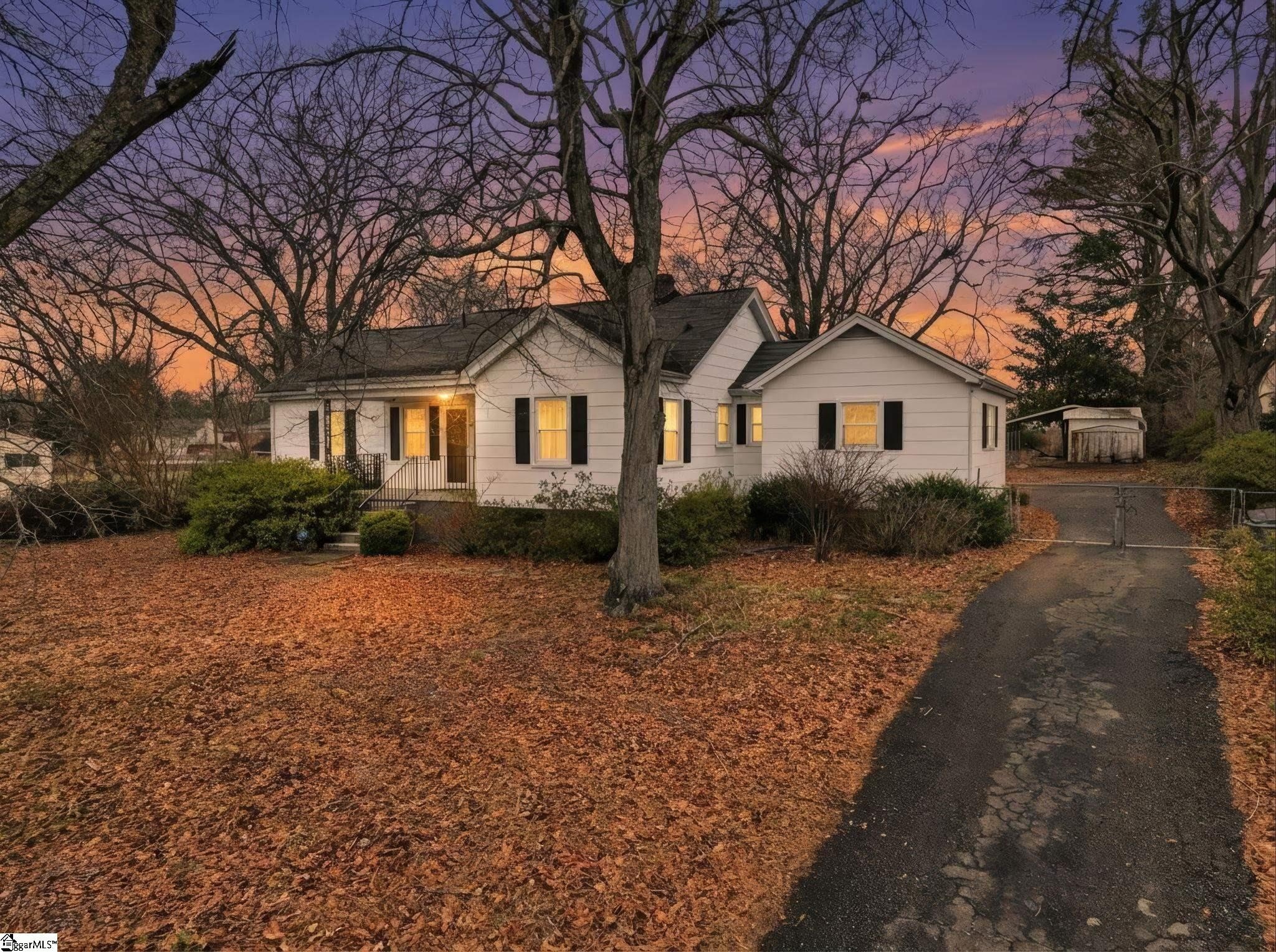 Single Family 2BR 2BA - 2 Monaghan Circle, Greenville, SC