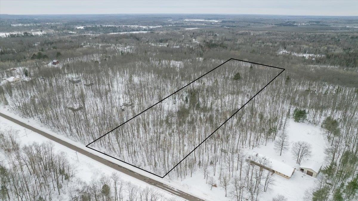 Single Family - 6501 S Degerman Rd, Lake Nebagamon, WI