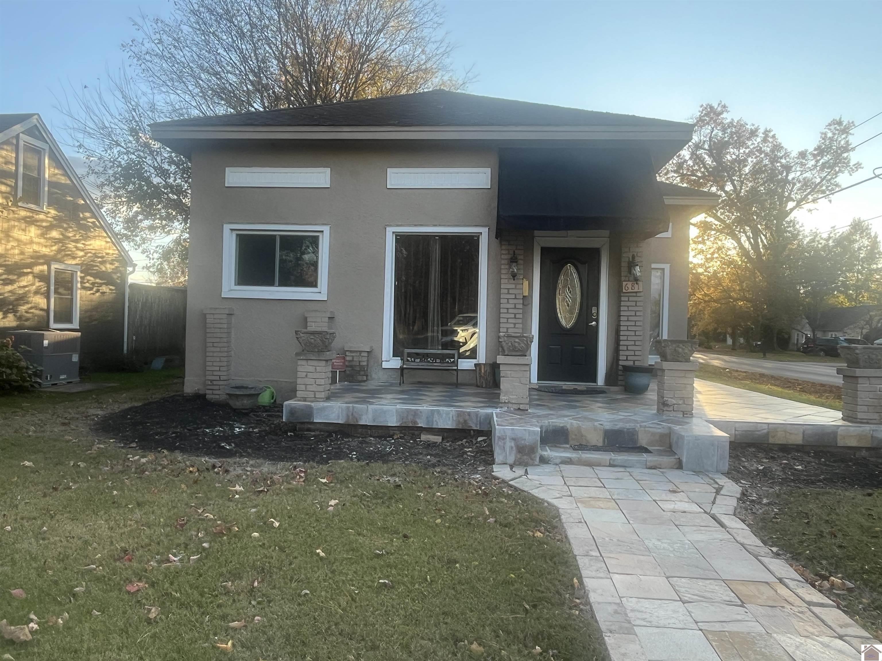 Single Family 2BR 1BA - 681 W Jefferson Street, Paducah, KY