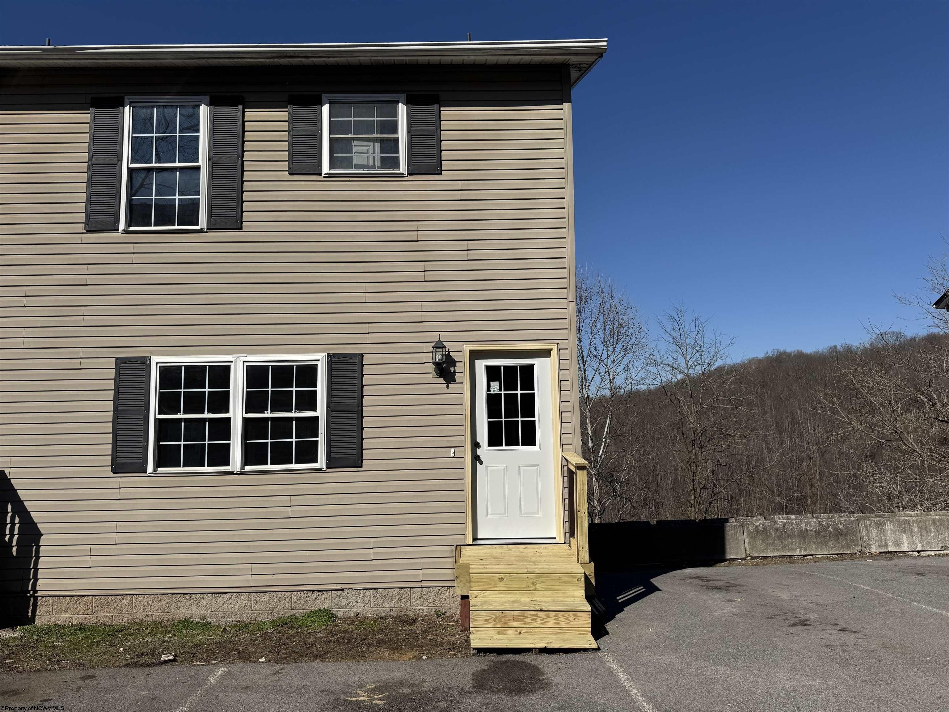 Single Family 4BR 3BA - 511 Scenic Ridge, Fairmont, WV