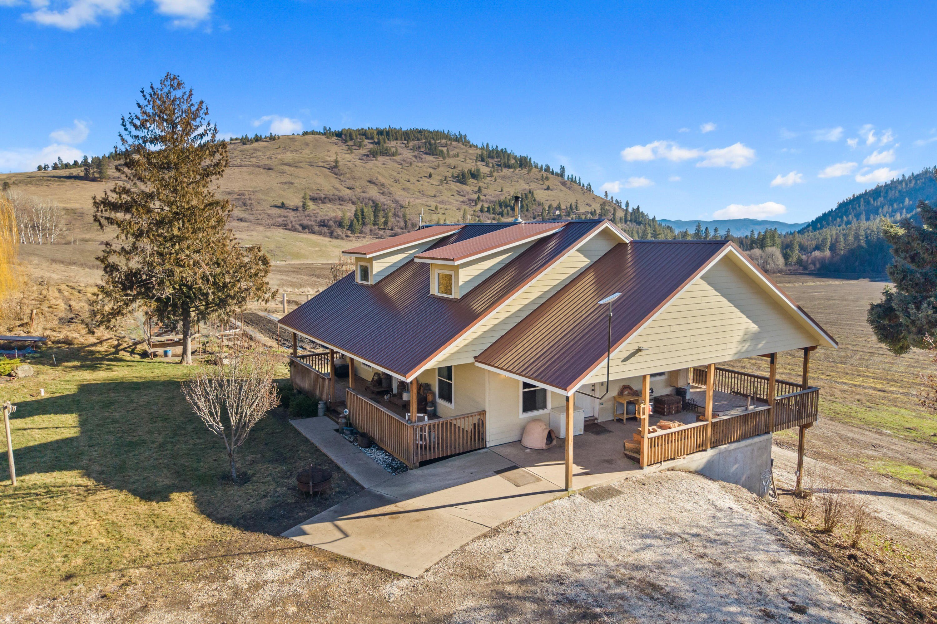 Single Family 3BR 4BA - 2694 BRIDGEMAN-RETTINGER RD, KETTLE FALLS, WA