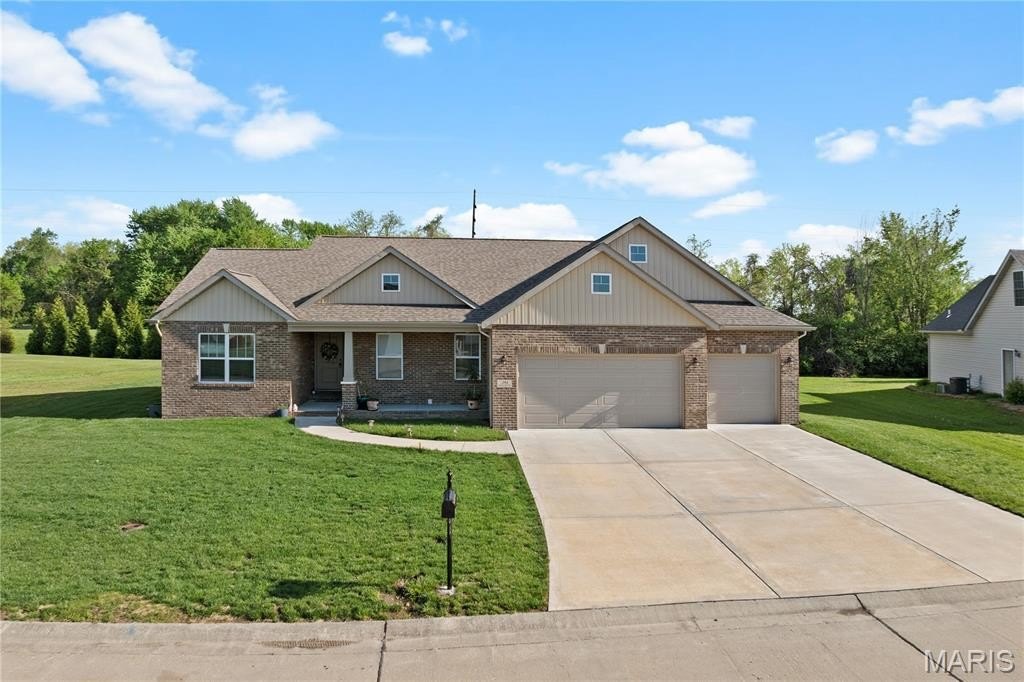Single Family 3BR 2BA - 261 Emerald Way, Granite City, IL