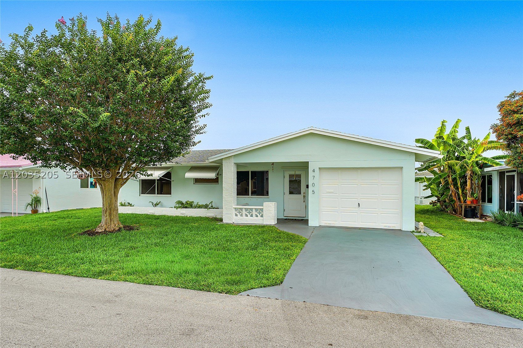 Single Family 2BR 2BA - 4705 NW 43rd Ave, Tamarac, FL