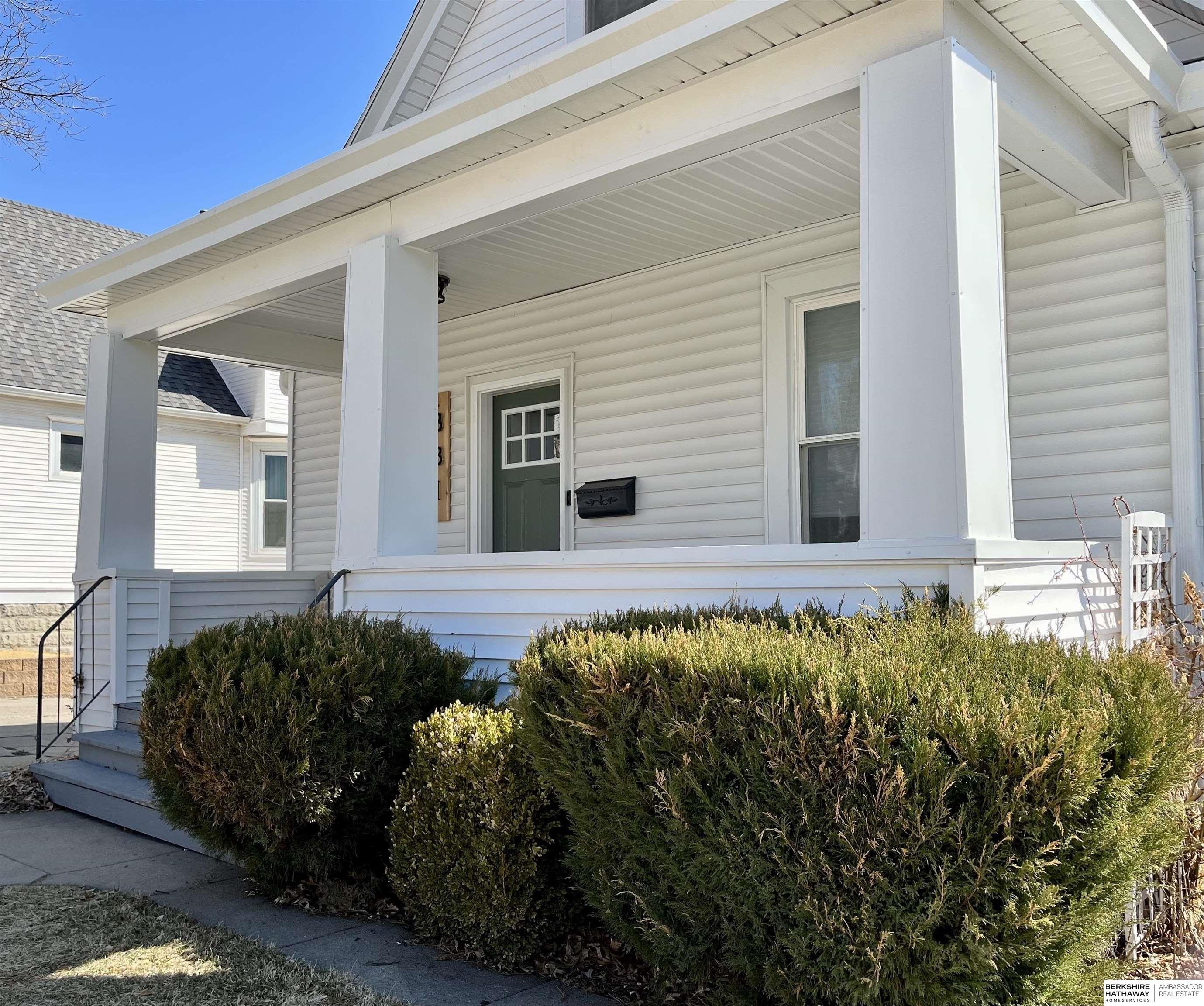 Single Family 2BR 2BA - 831 S 50 Street, Omaha, NE