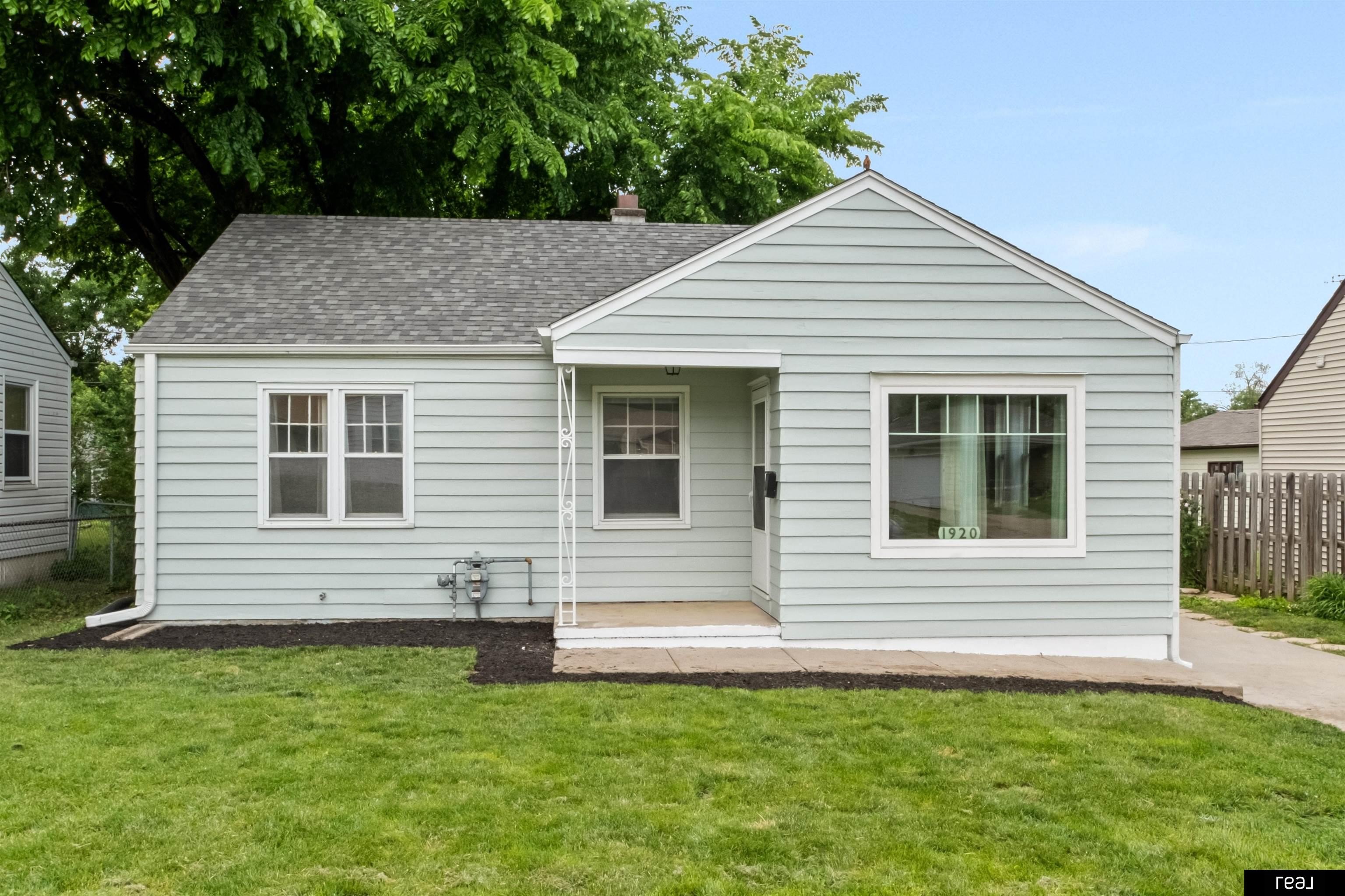 Single Family 2BR 2BA - 1920 S 47th Street, Omaha, NE