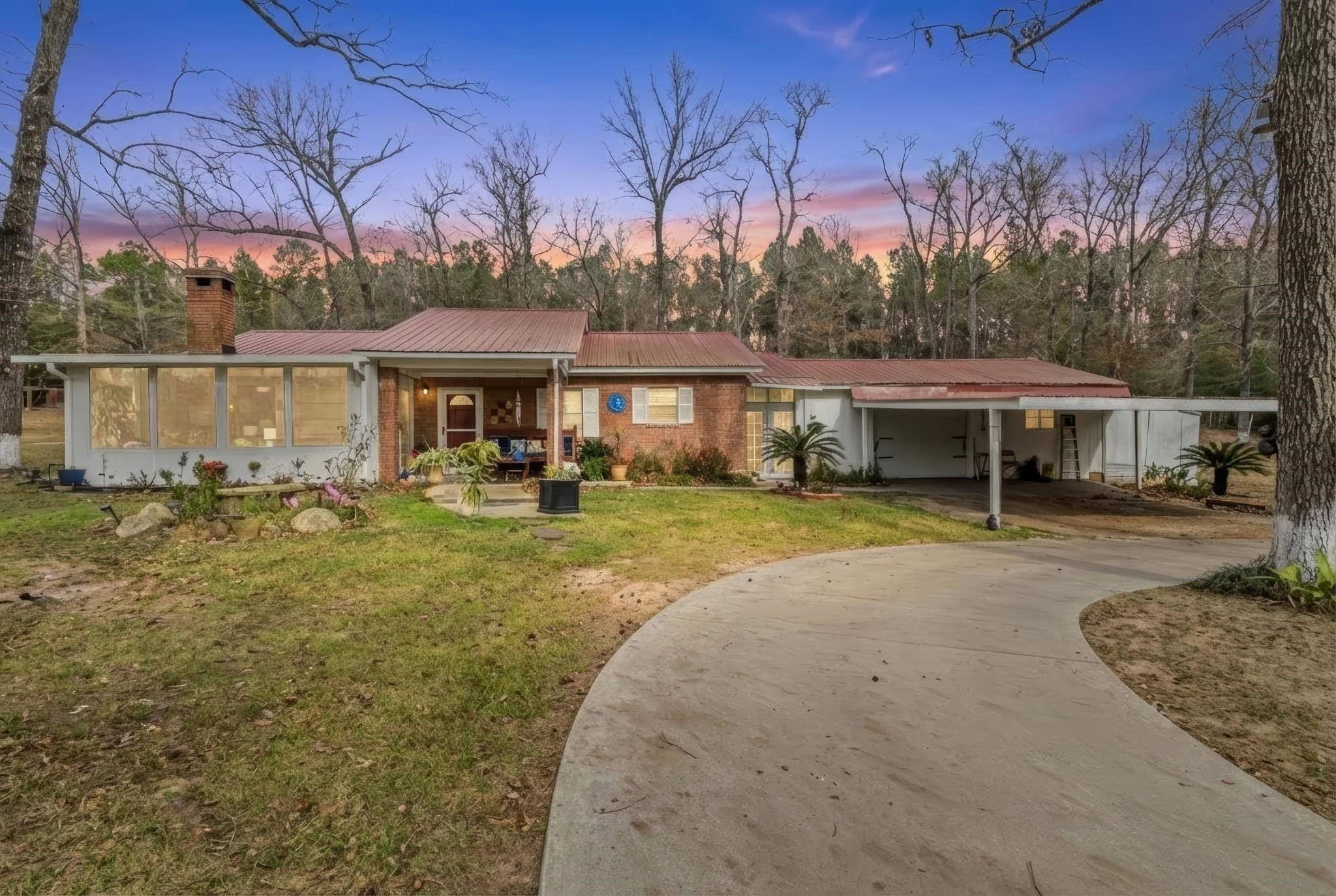 2081 E Hwy 190  