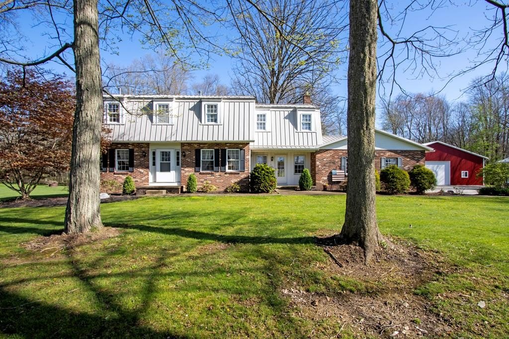 Single Family 4BR 3BA - 40100 Jones Road, WELLINGTON, OH