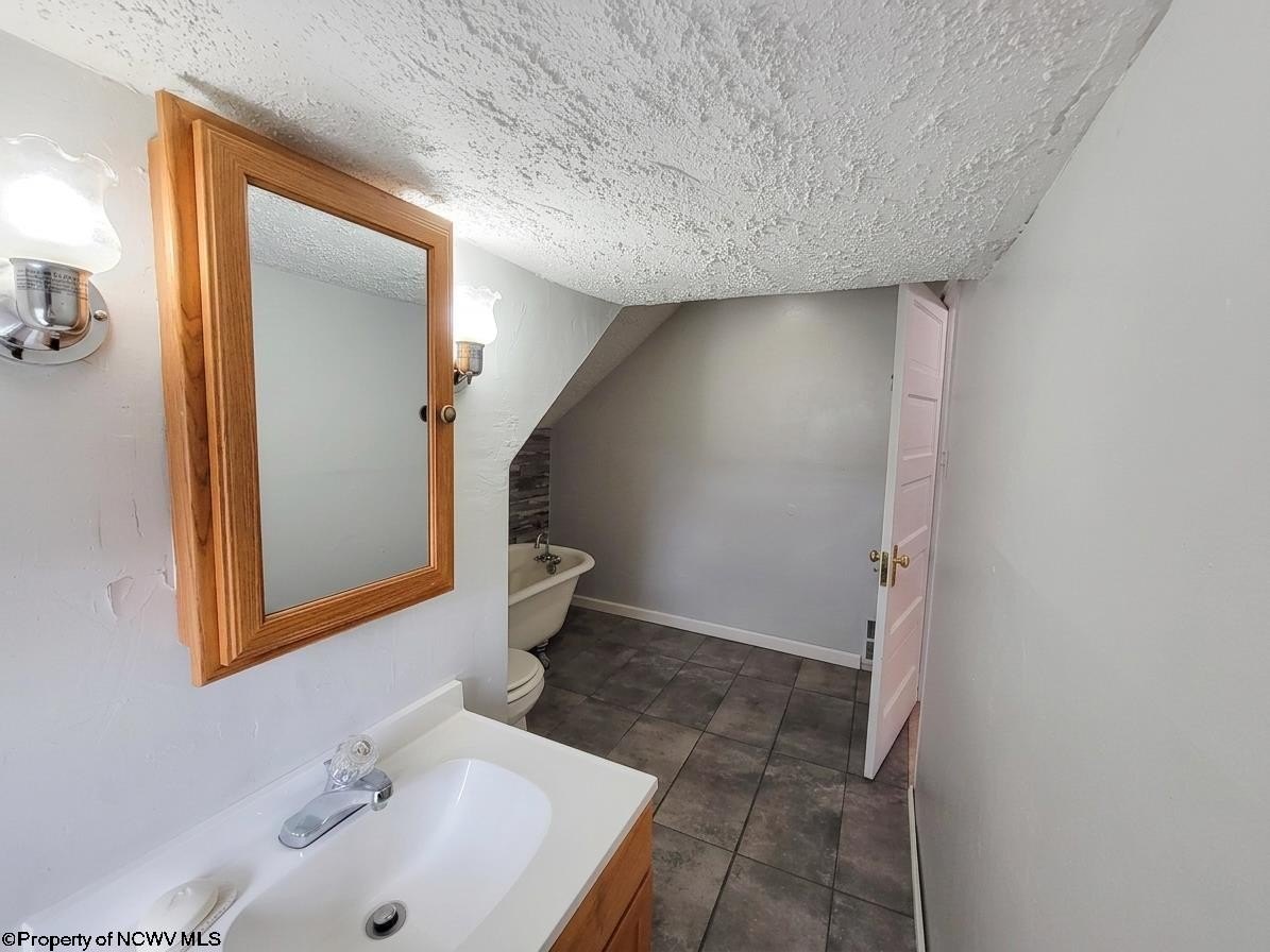 Single Family 3BR 2BA - 410 Haymond Highway, Clarksburg, WV