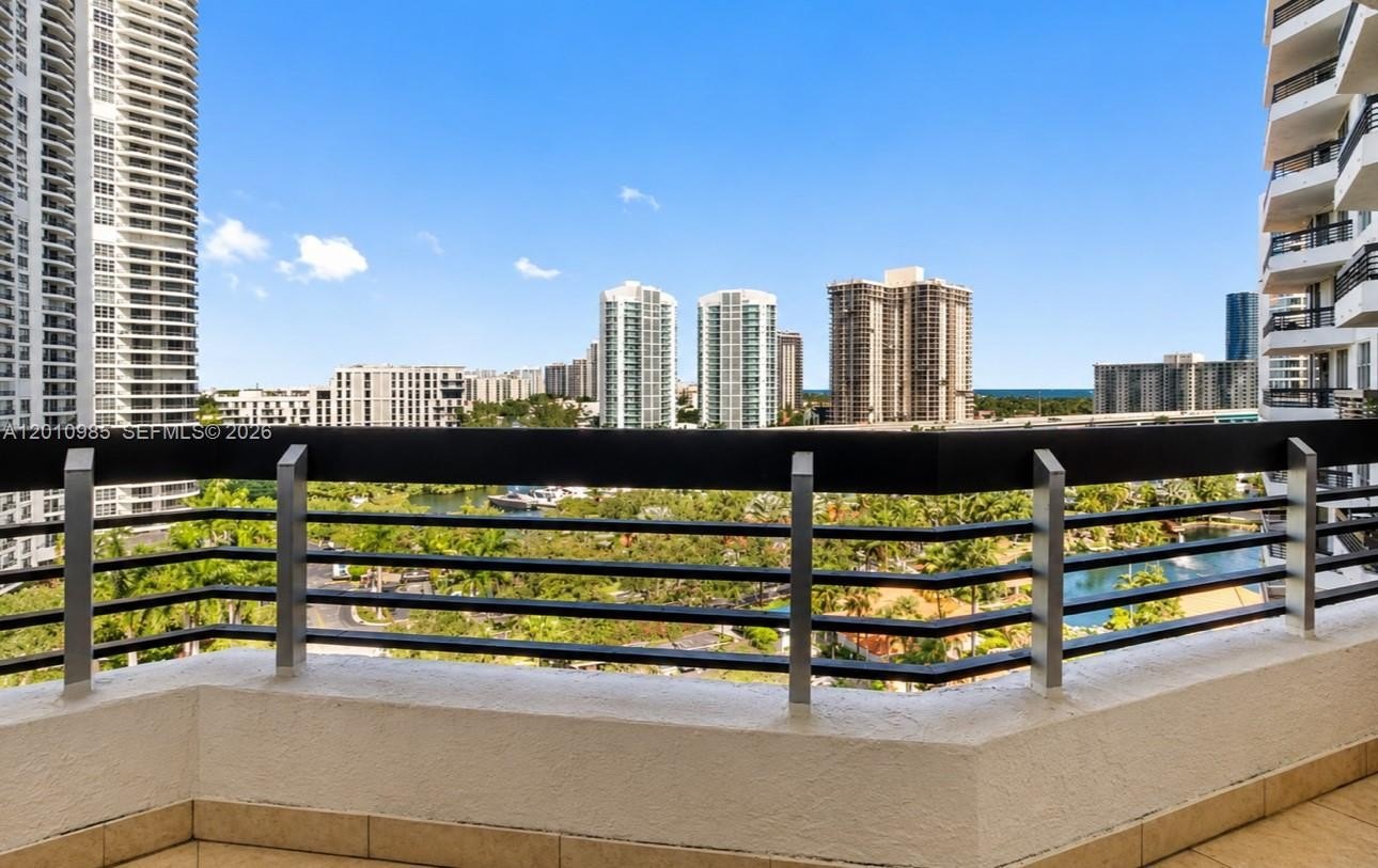 Condo 2BR 2BA - 3600 Mystic Pointe Dr, Aventura, FL