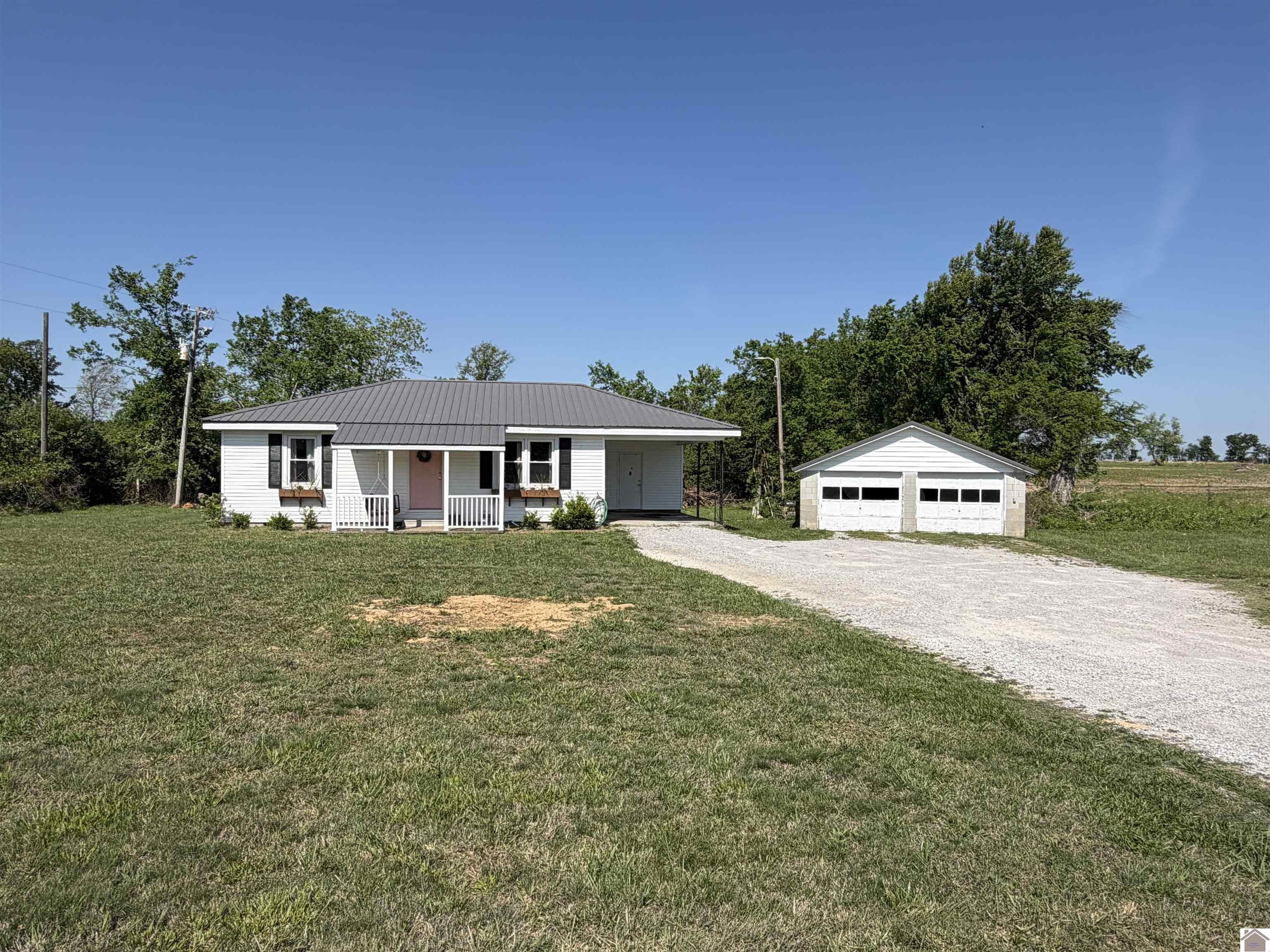 Single Family 2BR 1BA - 2127 N Highway 293, Princeton, KY