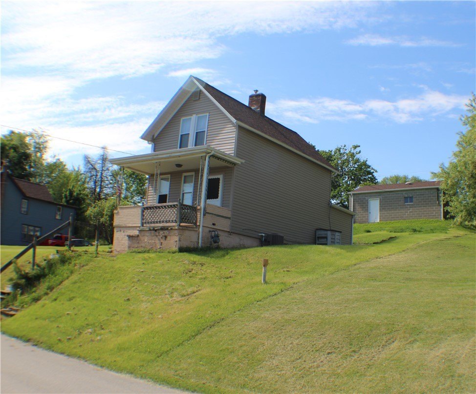 Single Family 2BR - 31 Pennsylvania Ave, California, PA