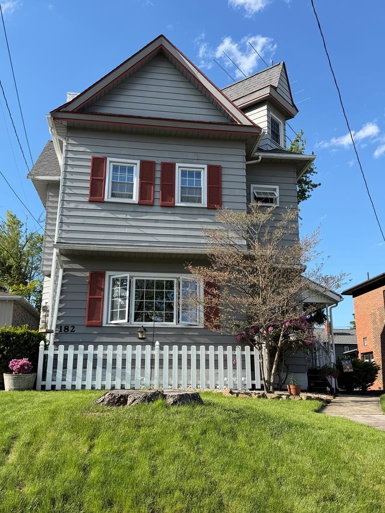 Single Family 4BR 2BA - 182 First St, Mansfield, OH