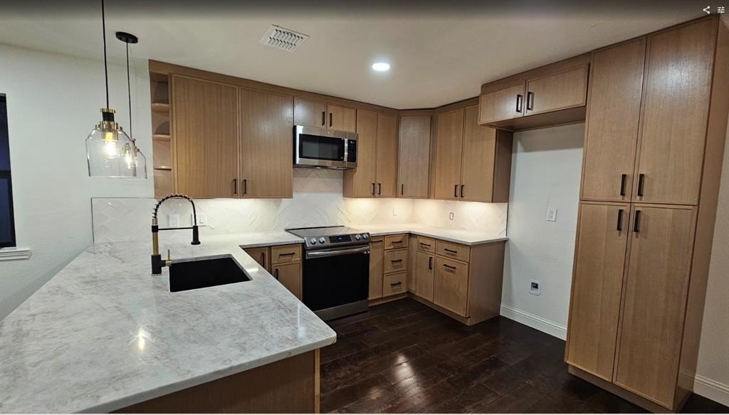 Single Family 3BR 2BA - 1001 E Star Street, Gainesville, TX