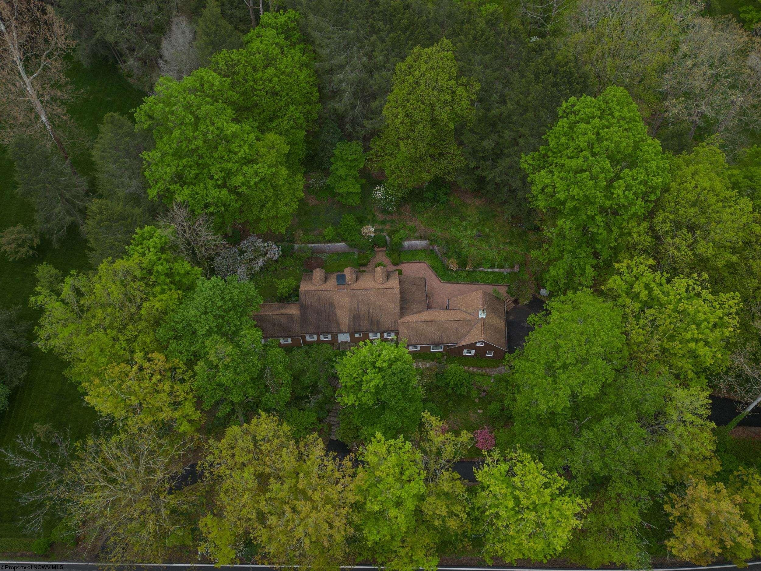 Single Family 4BR 3BA - 1570 Country Club Road, Clarksburg, WV