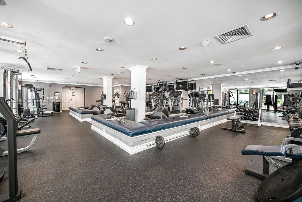 Condo 1BR 1BA - 1919 Van Buren St, Hollywood, FL
