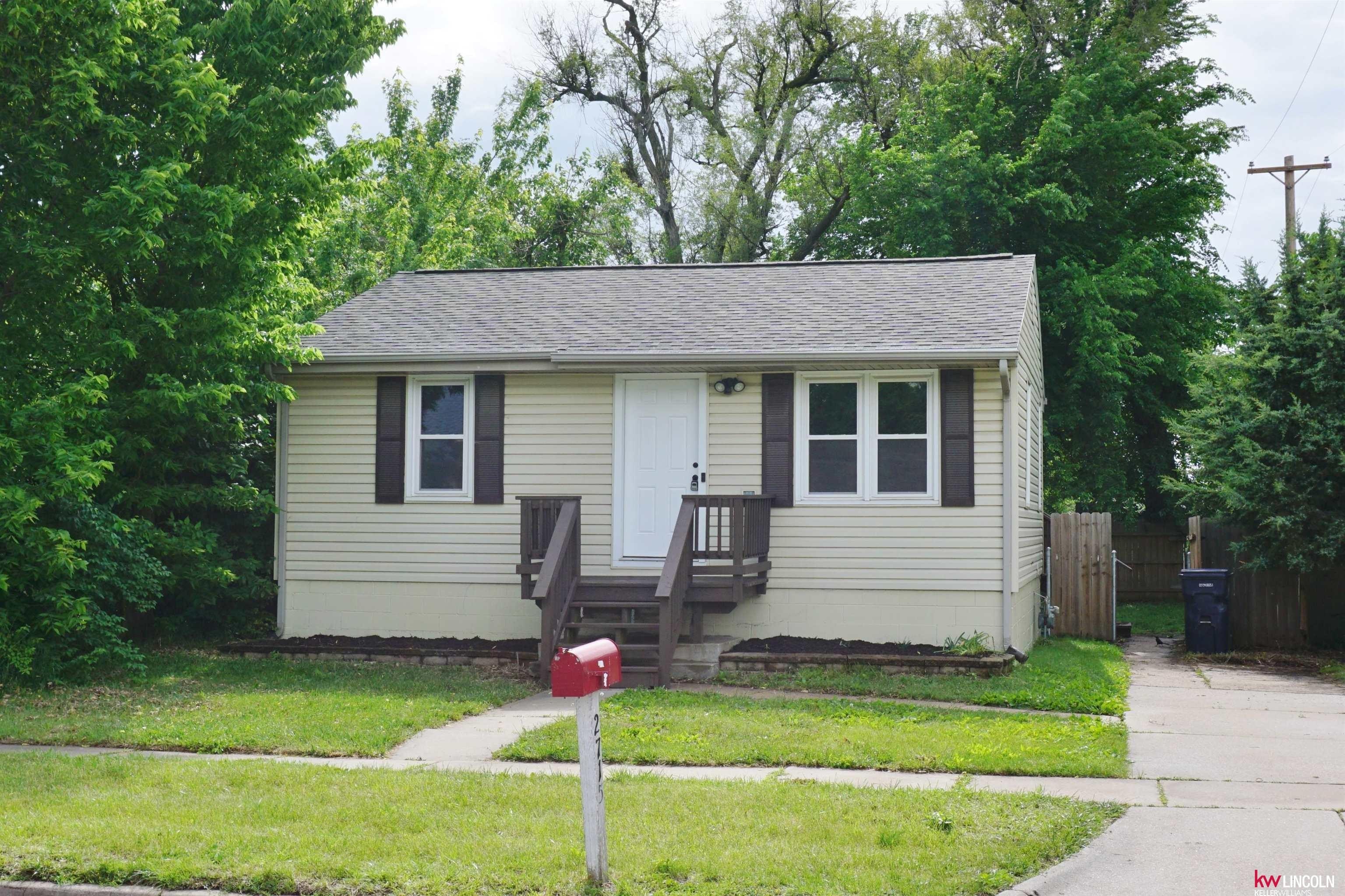 Single Family 2BR 1BA - 2715 N 35th Street, Lincoln, NE