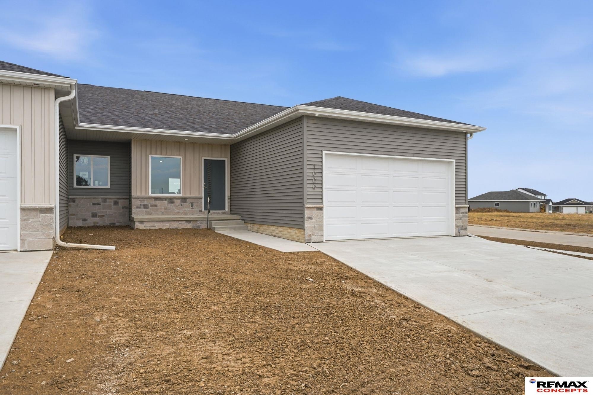 Single Family 4BR 3BA - 1000 W Sand Dunes Road, Lincoln, NE
