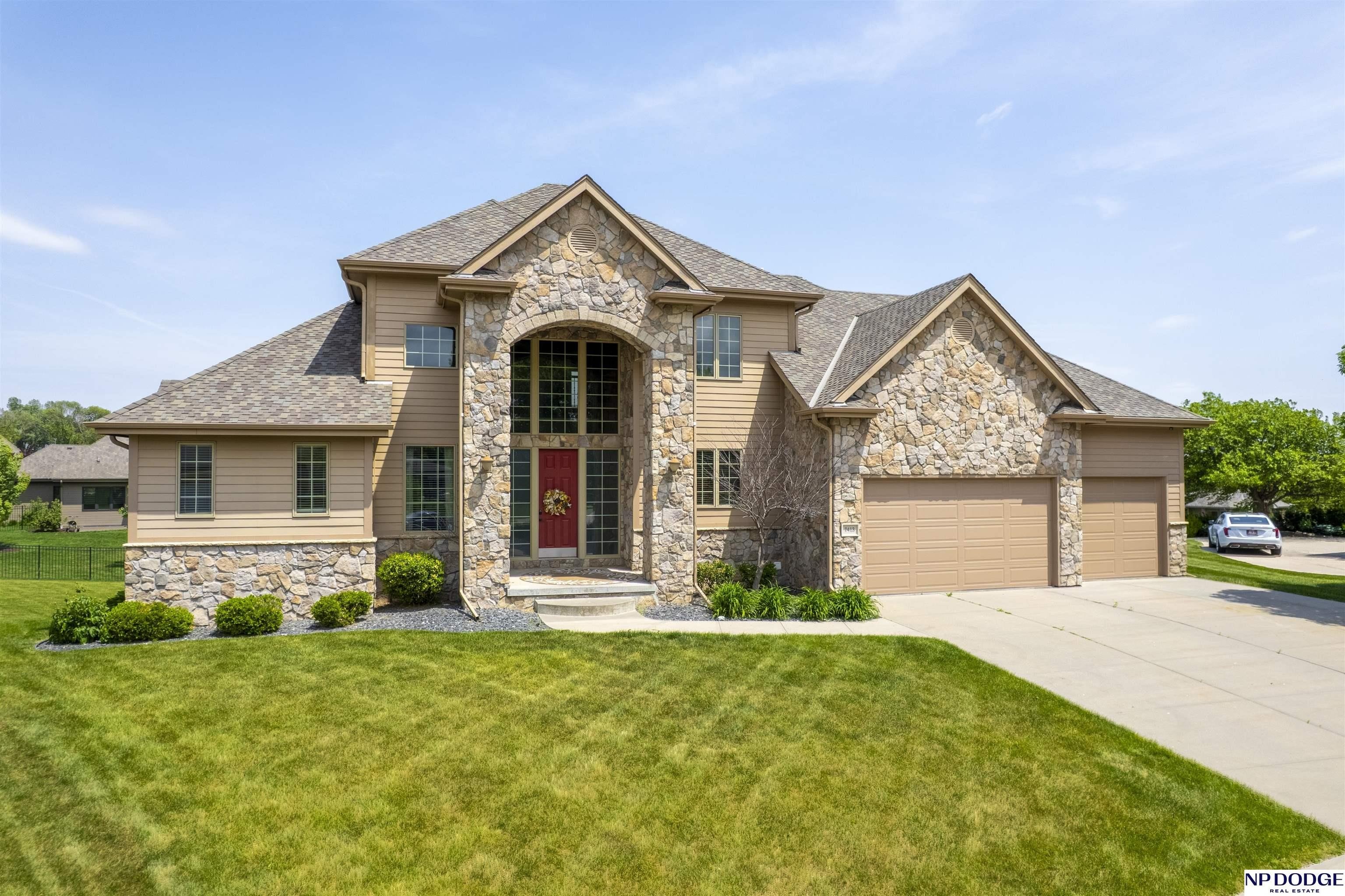 Single Family 4BR 5BA - 7413 N 116th Avenue Circle, Omaha, NE