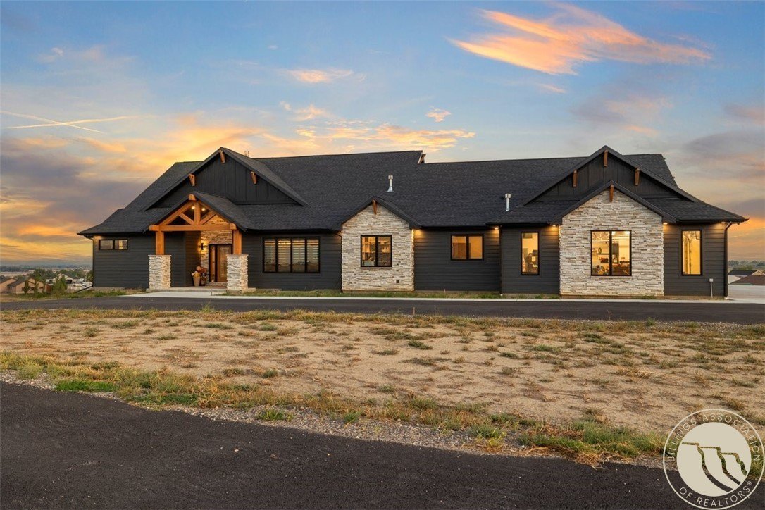Single Family 5BR 4BA - 329 S Homewood Park Drive, Billings, MT