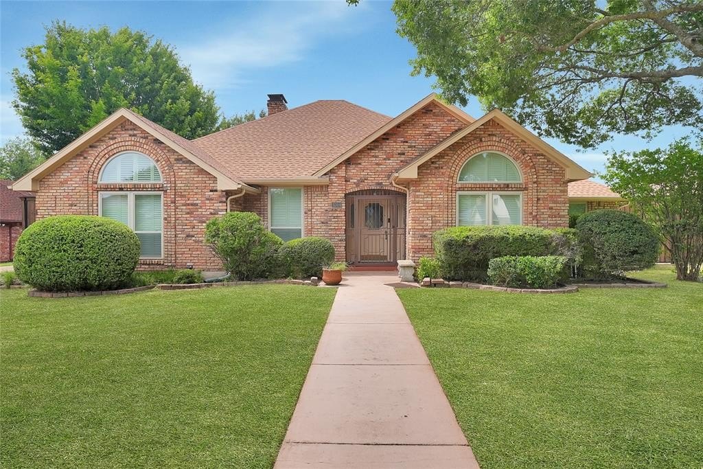 Single Family 4BR 3BA - 1304 Carriage Creek Drive, DeSoto, TX