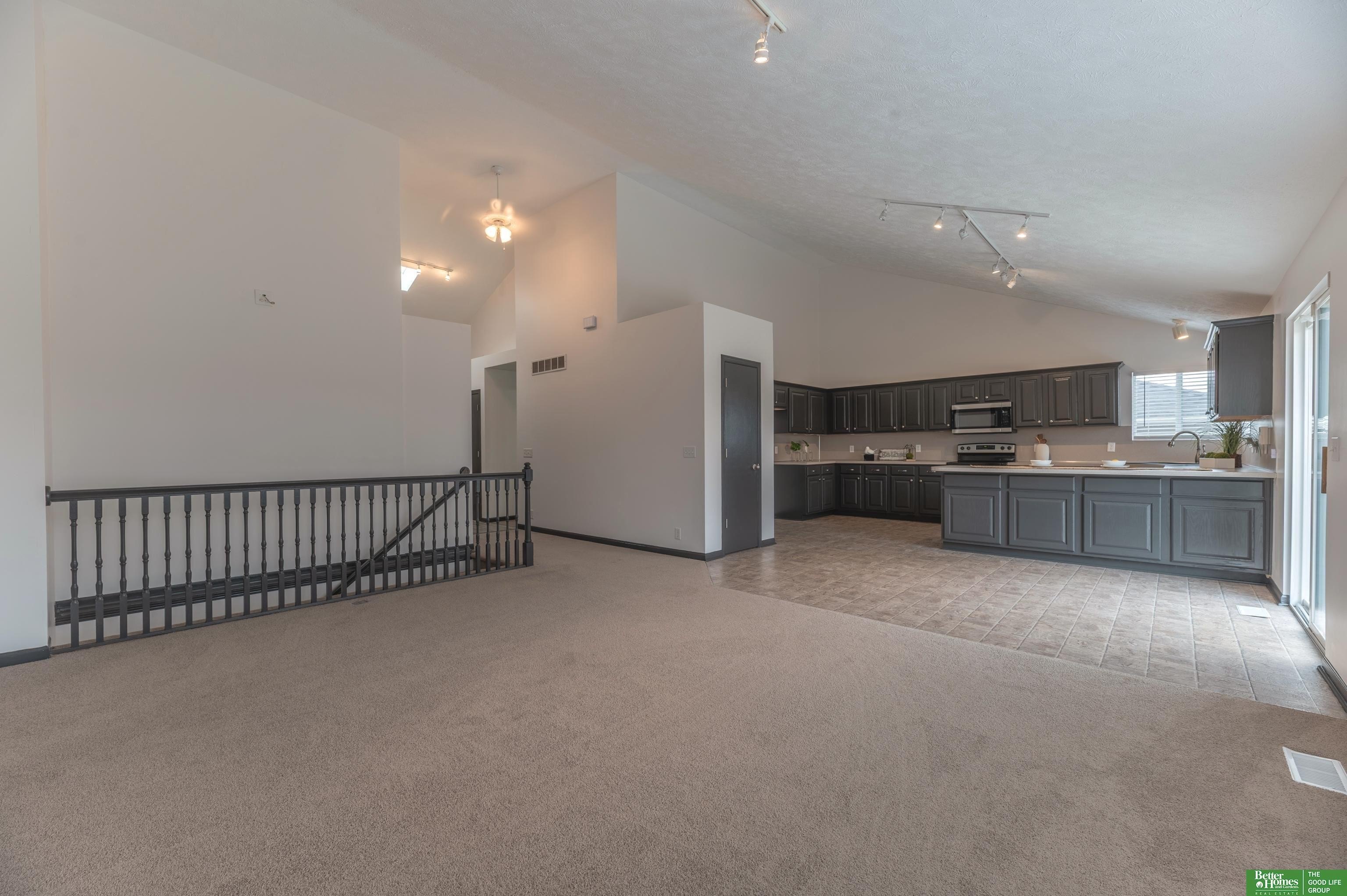 Single Family 5BR 3BA - 15818 Timberlane Drive, Omaha, NE