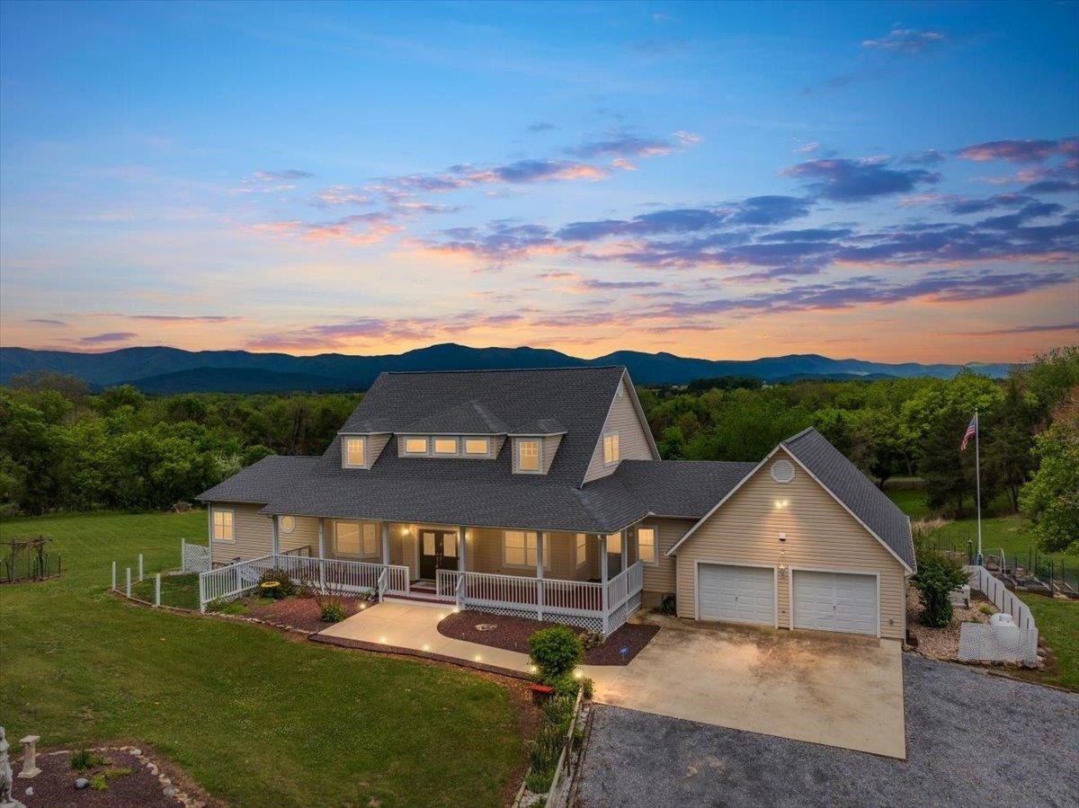 Single Family 5BR 4BA - 1050 ALMOND DR, LURAY, VA
